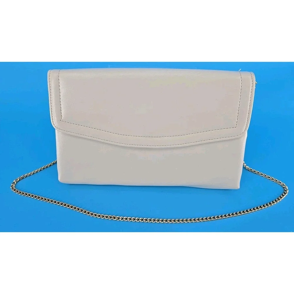 Beautiful Vtg ML USA Beige Ivory Clutch Handbag Bag Purse Kiss Closure‎ W/ Chain